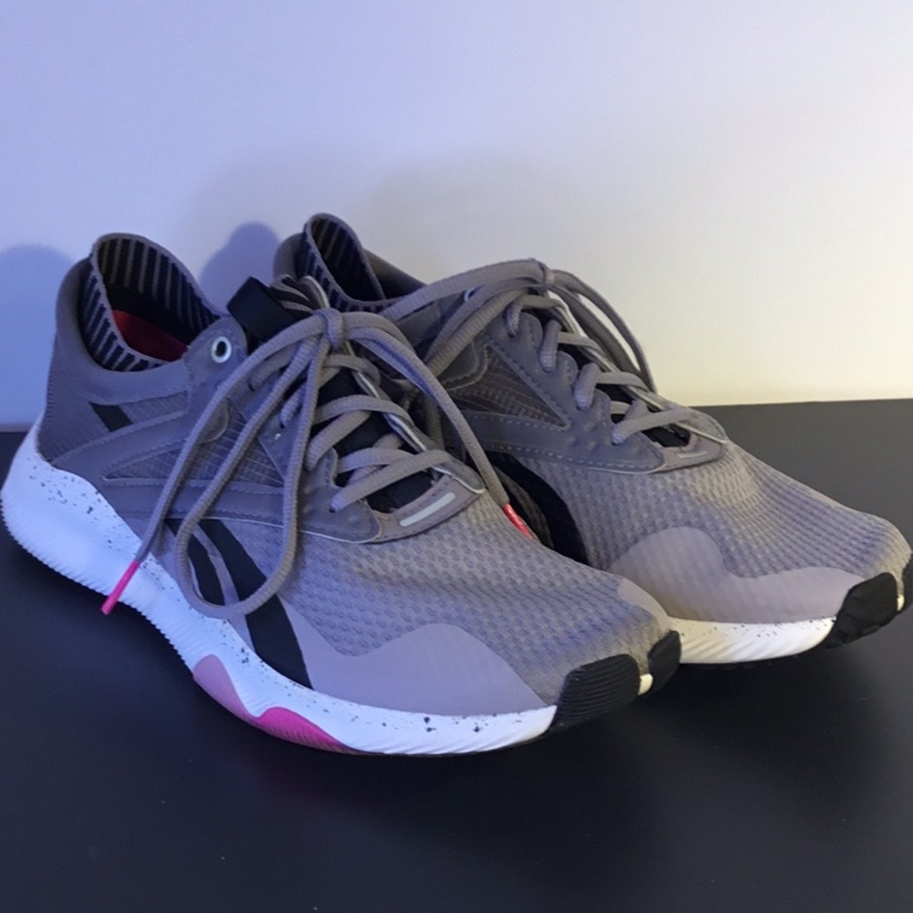 Women’s Reebok Gray Low Top Running Sneakers Size 8